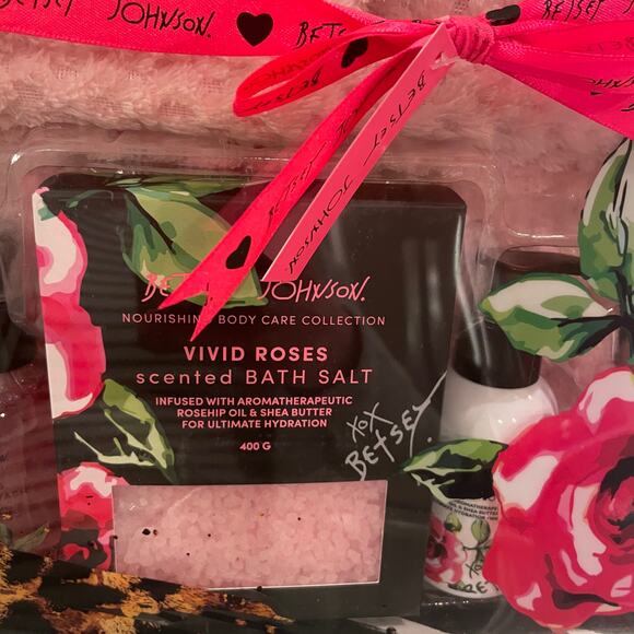 BETSEY JOHNSON Deluxe Bath Gift Collection-NEW - Picture 4 of 5